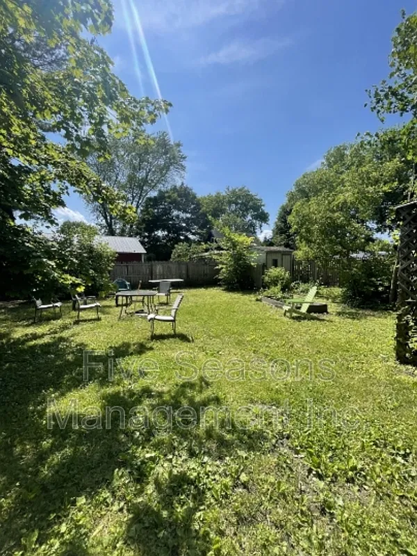 85 Manhattan Dr — Photo 1
