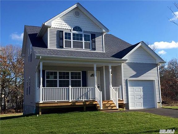 3rd image of 17 Chauncey Ln