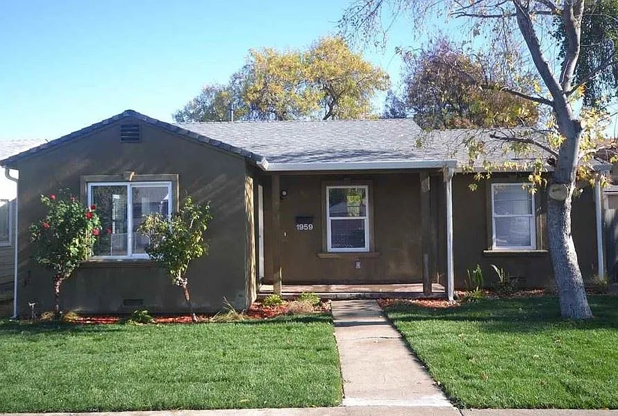 1959 Deodar Ave photo 1