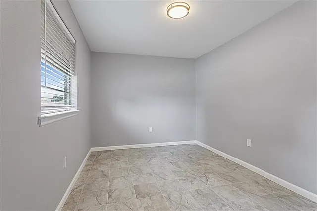 3 bed, 1.0 bath, 1270 sqft, $1,800 — Photo 3