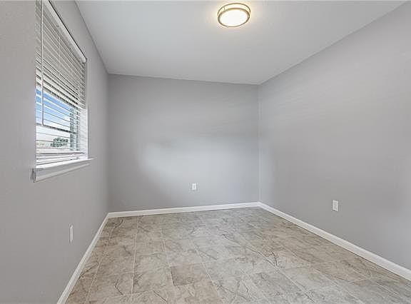 3rd image of 600 Saxony Ln