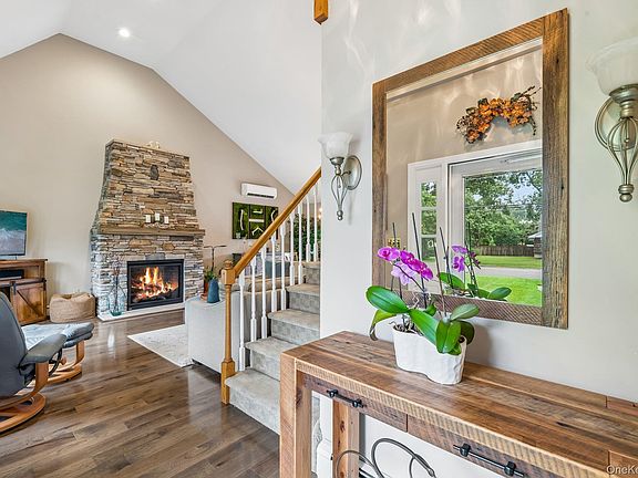 3rd image of 302 Maple Avenue