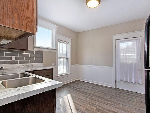3rd image of 918 Broadway Ave NW #1
