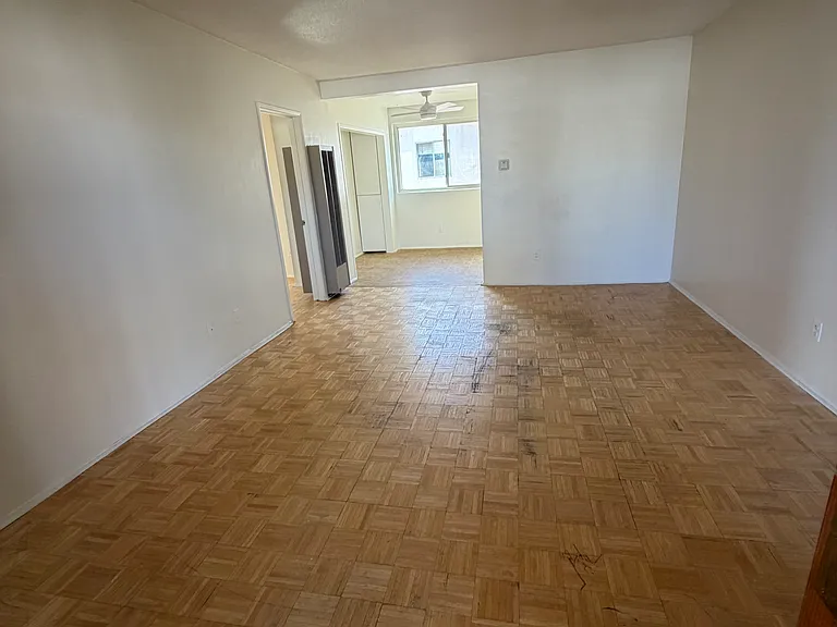 925 Carob Way #7 — Photo 1