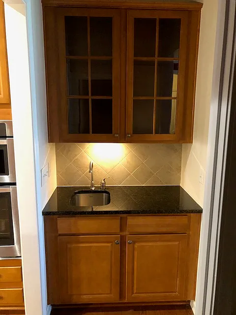 3 bed, 2360 sqft, $2,400 — Photo 4