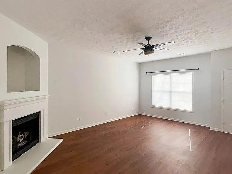 1493 Ashley Way — Photo 8