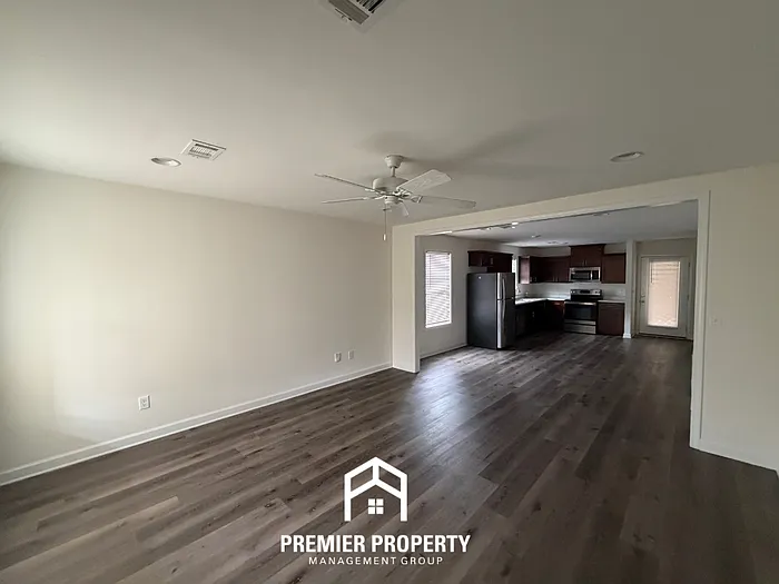 208 Bradford Cir — Photo 3