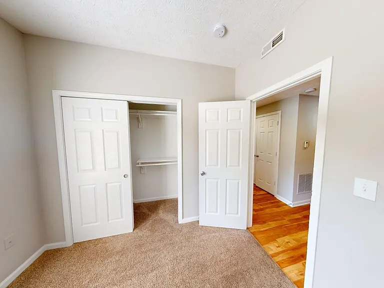 Park Madison Apartments — Photo 9