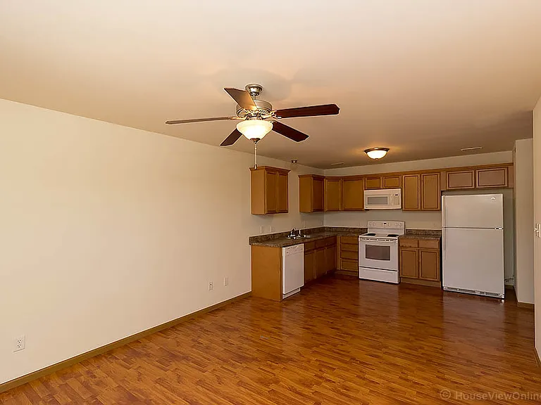 915 N Frederick St — Photo 3