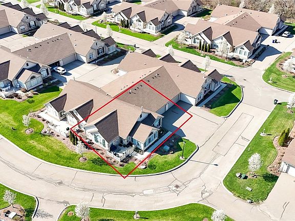 3rd image of 1954 Fairways Dr