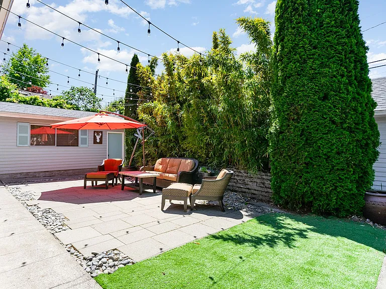 1525 45th Ave SW — Photo 28