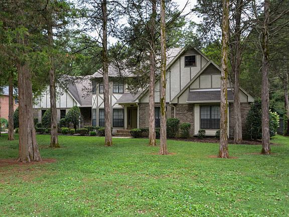 3rd image of 2235 Northwoods Dr