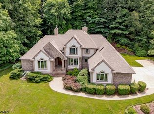 3951 Eastlake Dr, Morgantown, WV 26508