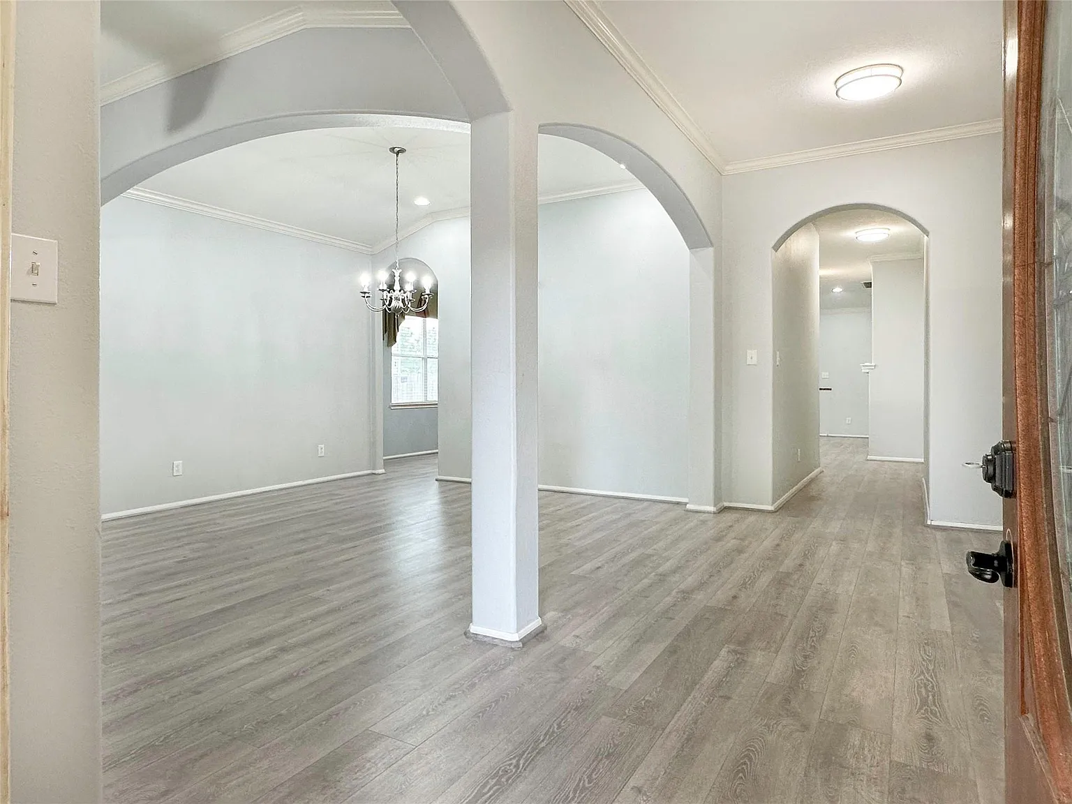 4 bed, 2.0 bath, 2386 sqft, $2,295 — Photo 4