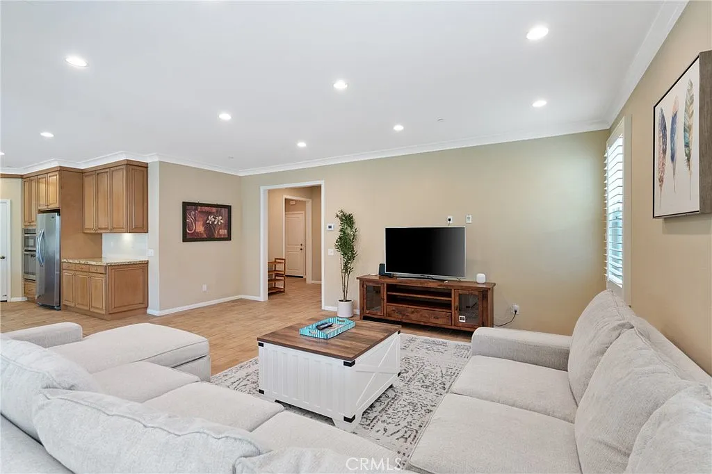 4 bed, 2653 sqft, $7,200 — Photo 3