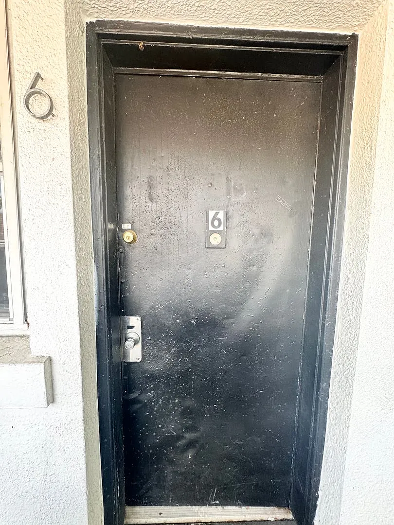 Cordova Drive # 6 — Photo 3