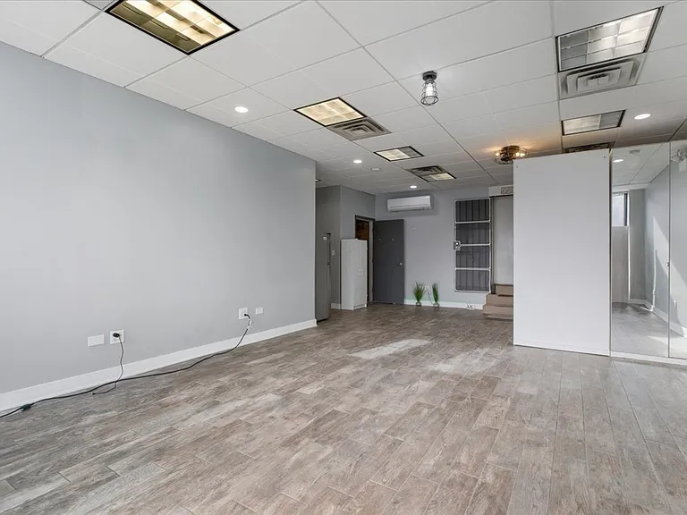 1338 W Irving Park Rd #1 — Photo 5
