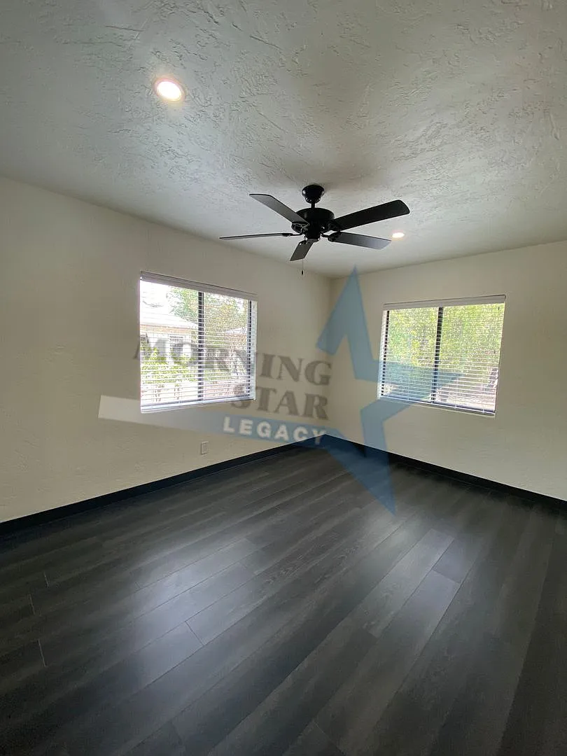 615 W May Ave — Photo 3
