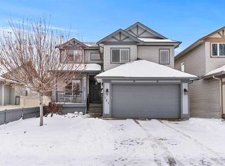 151 E Willowbrook Dr NW, Airdrie, AB T4B 2W5