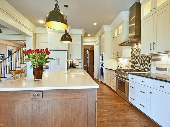 4th image of 877 Brookberry Farm Cir
