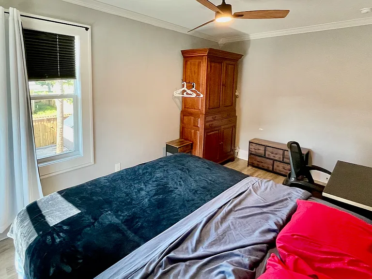803 E James St — Photo 30