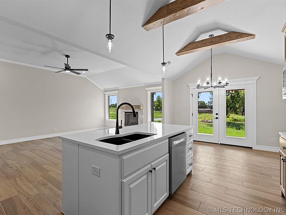 4th image of 5827 Coldspring Ln
