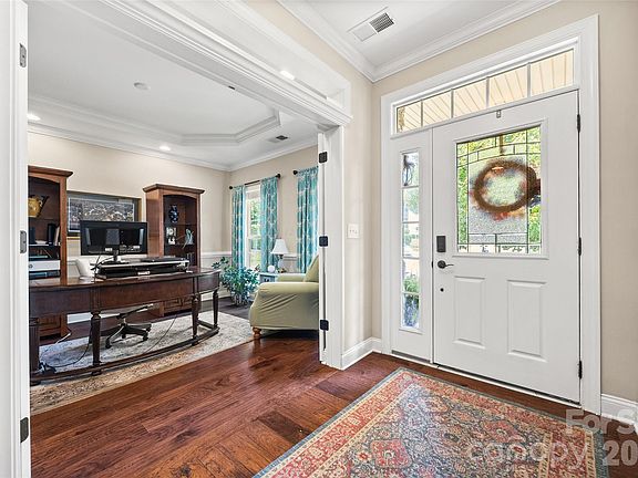 4th image of 8477 Whitworth Ave