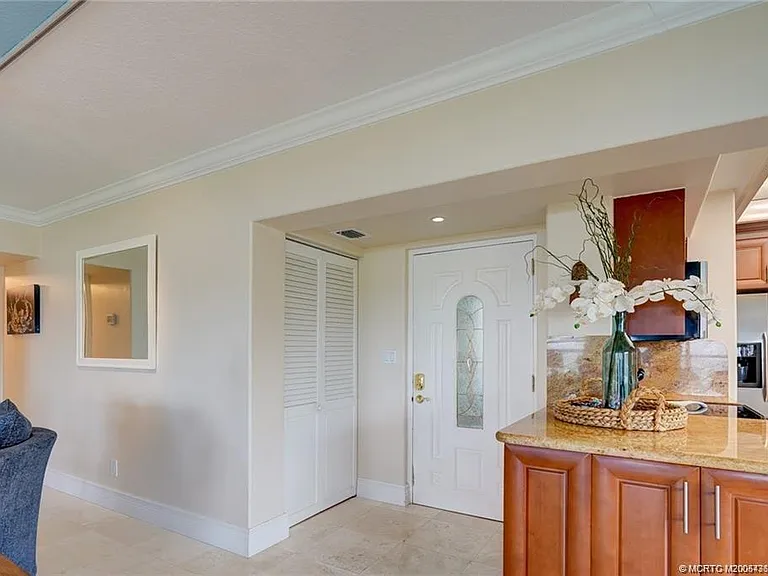 1289 NE Ocean Blvd #6 — Photo 6