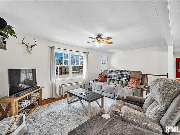 5th image of 104 Hawthorne Ct