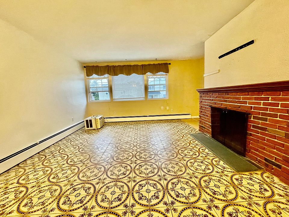 1st image of 176 Park Ave Floor 2
