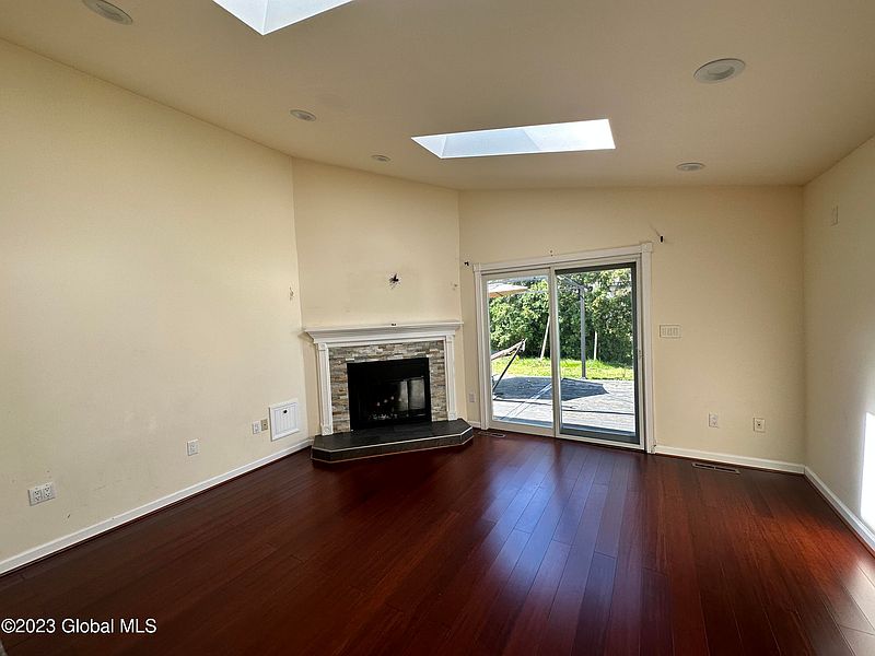 5th image of 15 Cartwheel Dr Drive