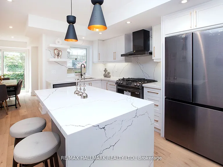 1 1/2 Delaney Cres — Photo 17