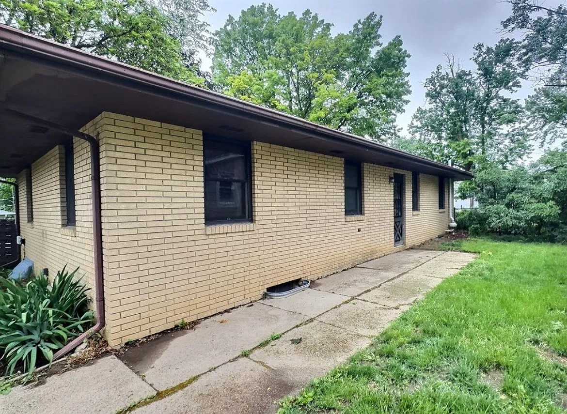 4 bed, 2450 sqft, $2,100 — Photo 2