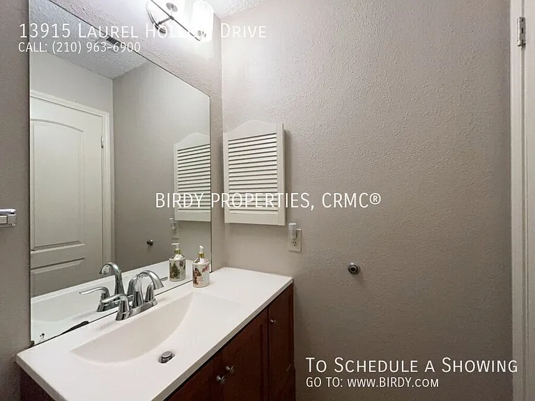 13915 Laurel Hollow Dr — Photo 32