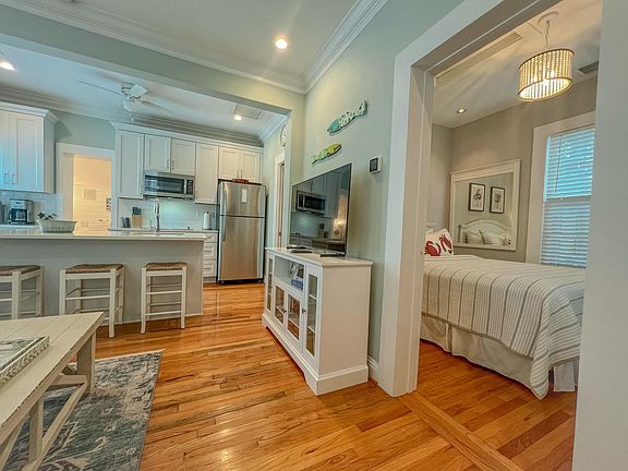 5th image of 903 Southard St