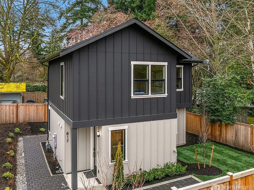 817 18th Ave W