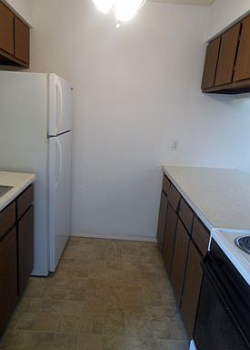 5th image of 1119 Express Dr APT 1