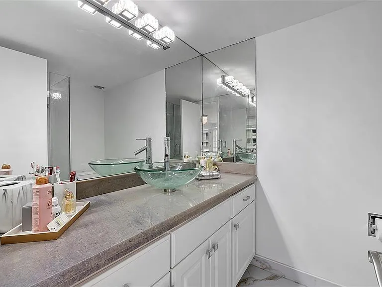 3100 NE 49th St #807 — Photo 9