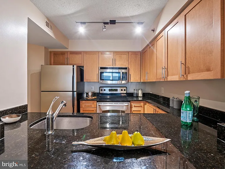 7500 Woodmont Ave #510 — Photo 8