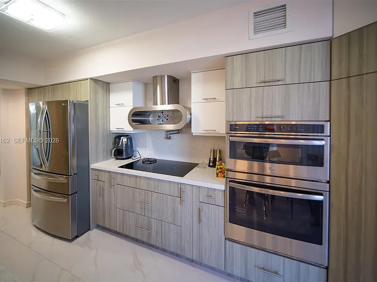 16445 Collins Ave #425 — Photo 9