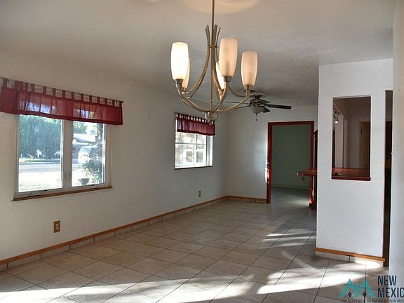 2nd image of 110 W Llano Dr