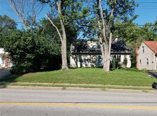 825 N Geyer Rd, Saint Louis, MO 63122