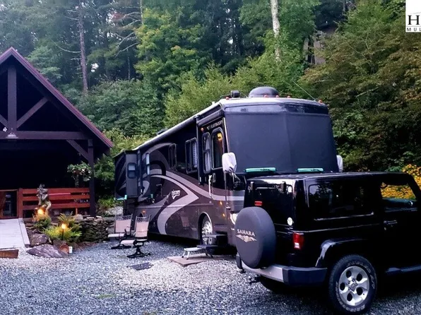 199 River Road, Newland, NC 28657