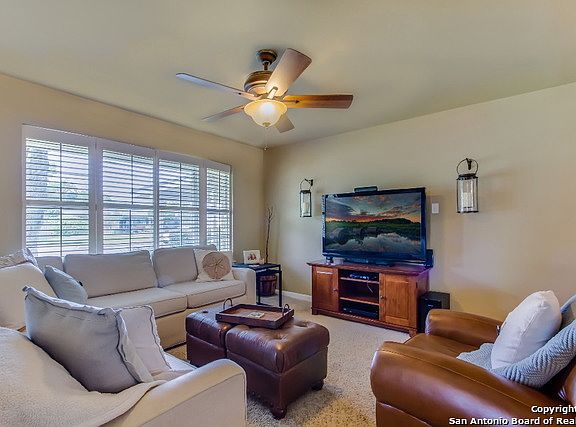 4th image of 323 Teakwood Ln