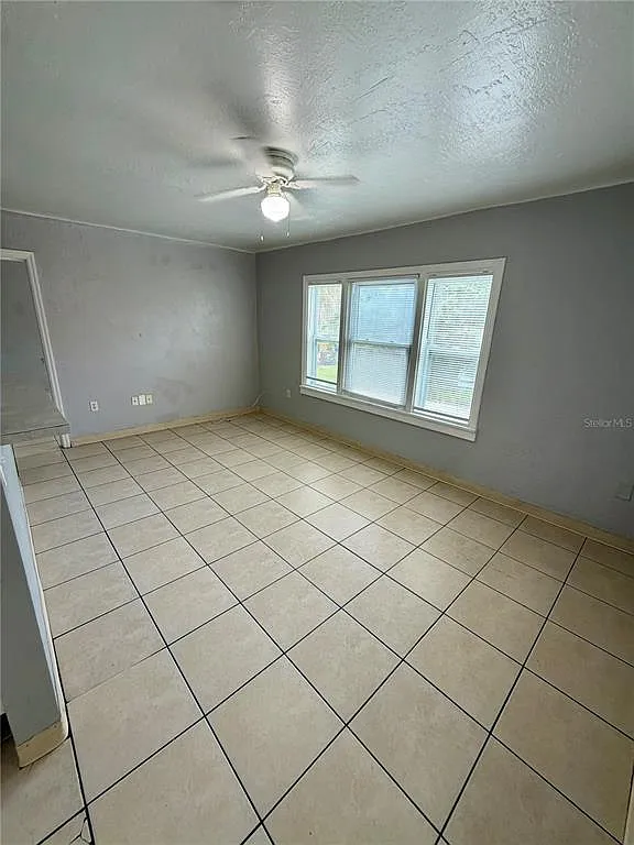 3 bed, 1.0 bath, 1025 sqft, $1,550 — Photo 4
