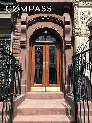 Rented by Compass | media 24