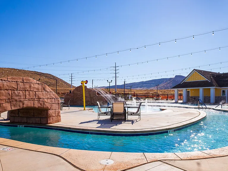 HOA Lazy River and Splash Pad!!