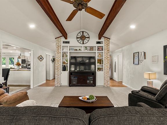 5th image of 221 Laurel Ln
