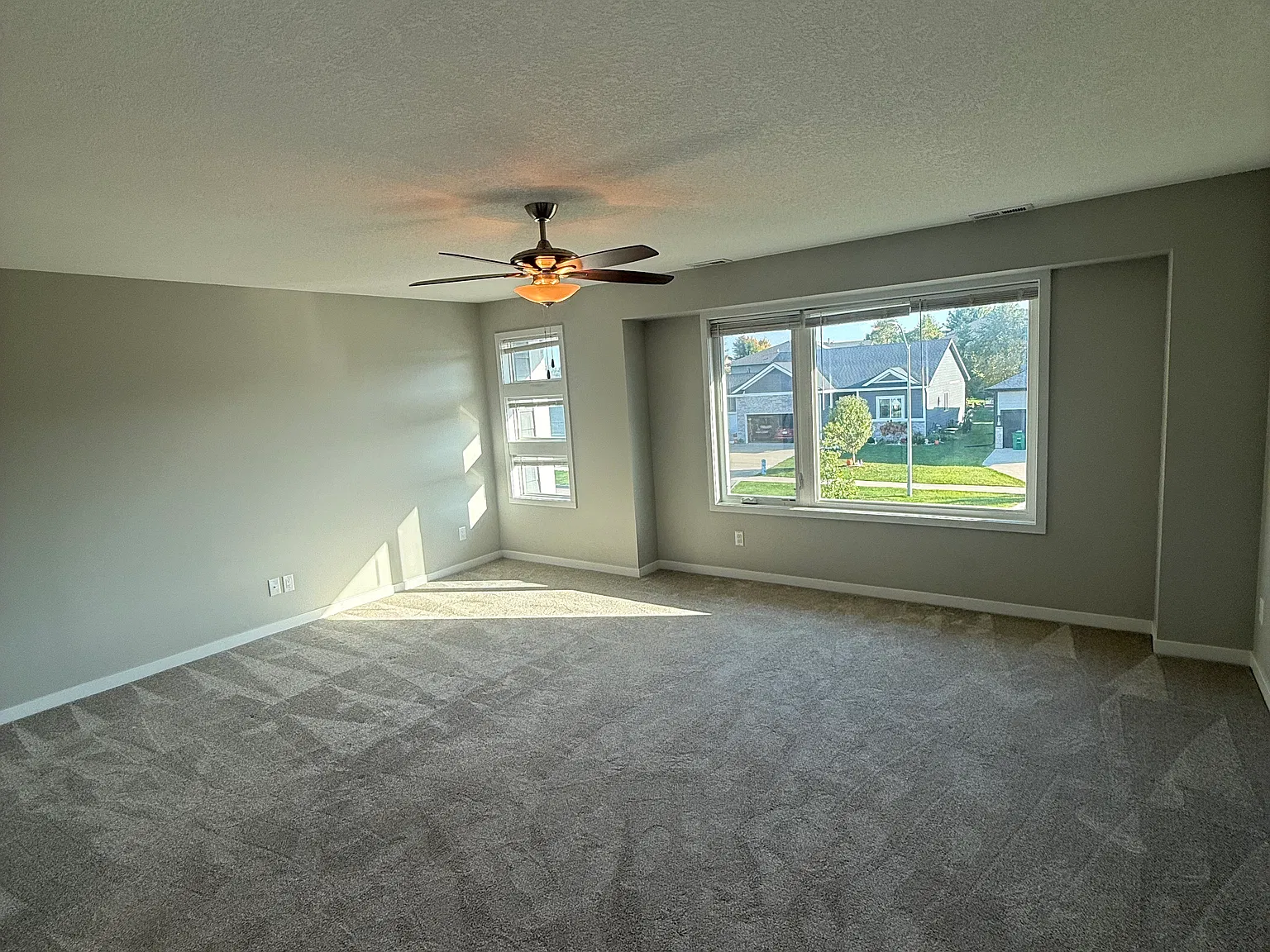 3 bed, 1864 sqft, $2,200 — Photo 2