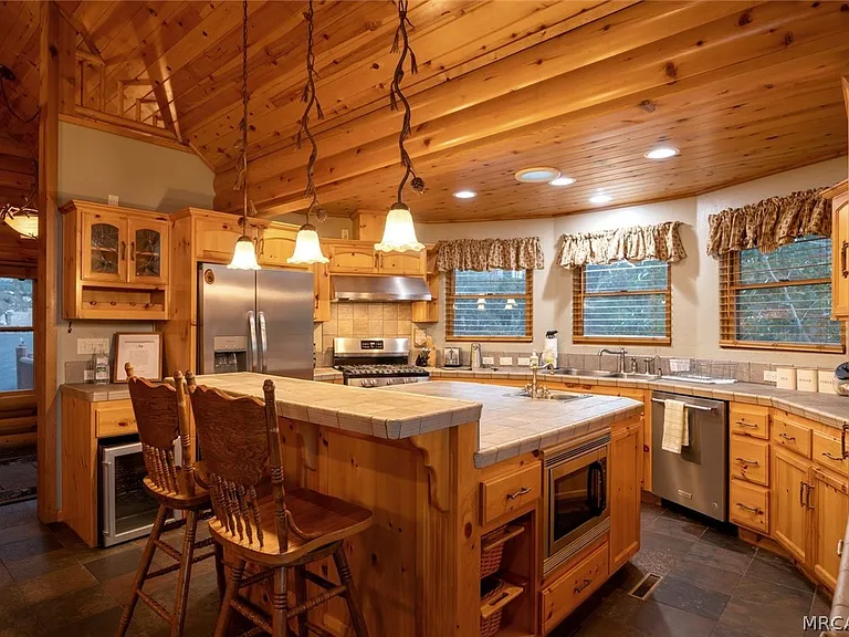 1165 Green Mountain Dr — Photo 14